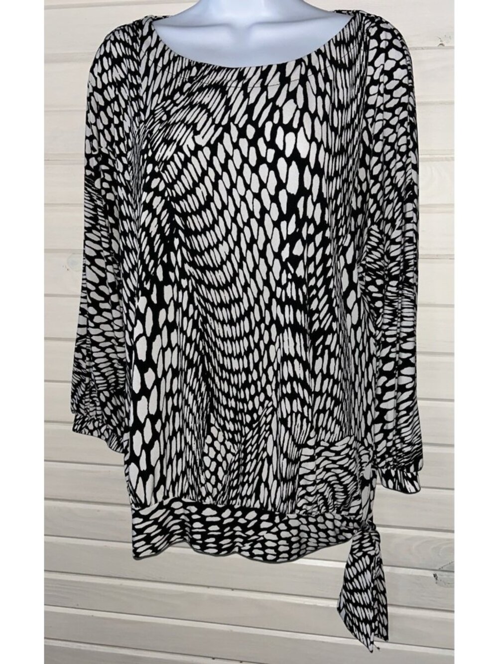 VTG Chicos Sz 1 (MEDIUM) Black White Dappled Dots Side Tie Knit Tunic Top EUC